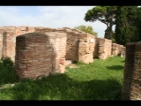 04823 ostia - regio i - insula xiv - caseggiato del mosaico del porto (i,xiv,2) - porticus - bli ri sueden - 2012.jpg